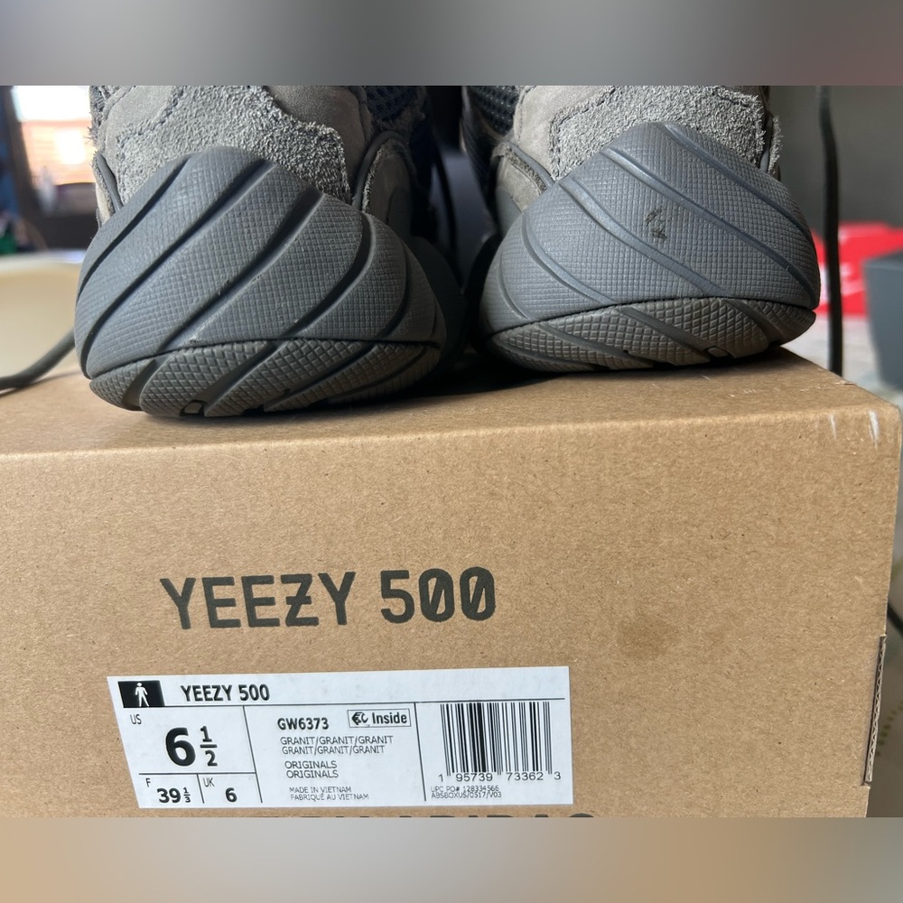 Used - 6.5 yeezy 500